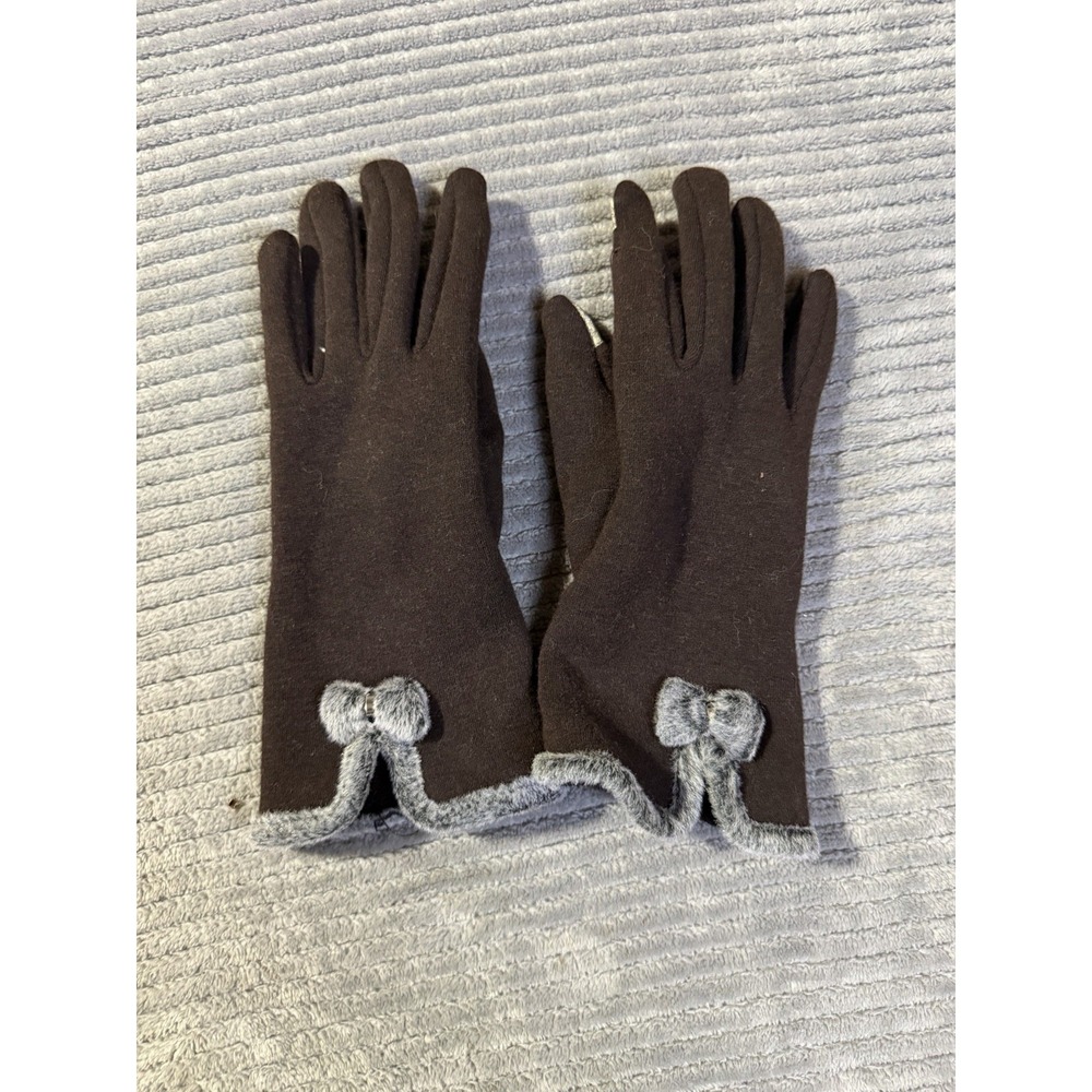 brown winter gloves feature a distinct grey faux fur trim